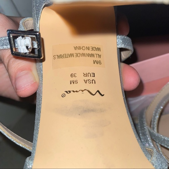 Silver Heels - Picture 4 of 8